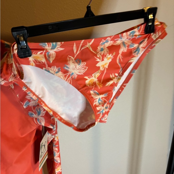 OP Bright Peach Rash Guard Top - Picture 5 of 8